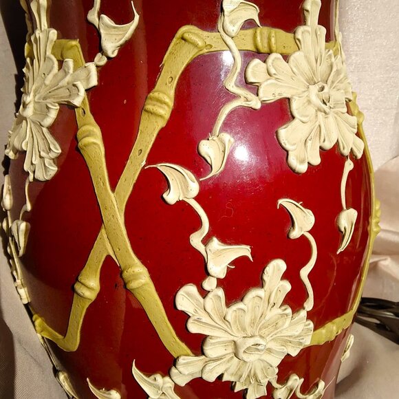 Gorgeous VTG MCM Hollywood Regency Chrysanthemums/Bamboo relief Table Lamp - Picture 3 of 14